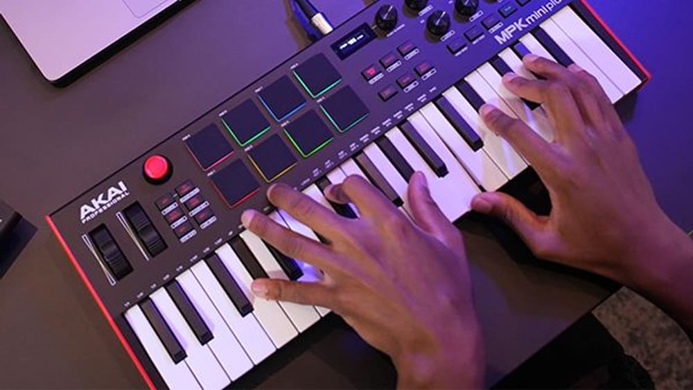 Keyboards & Pianos